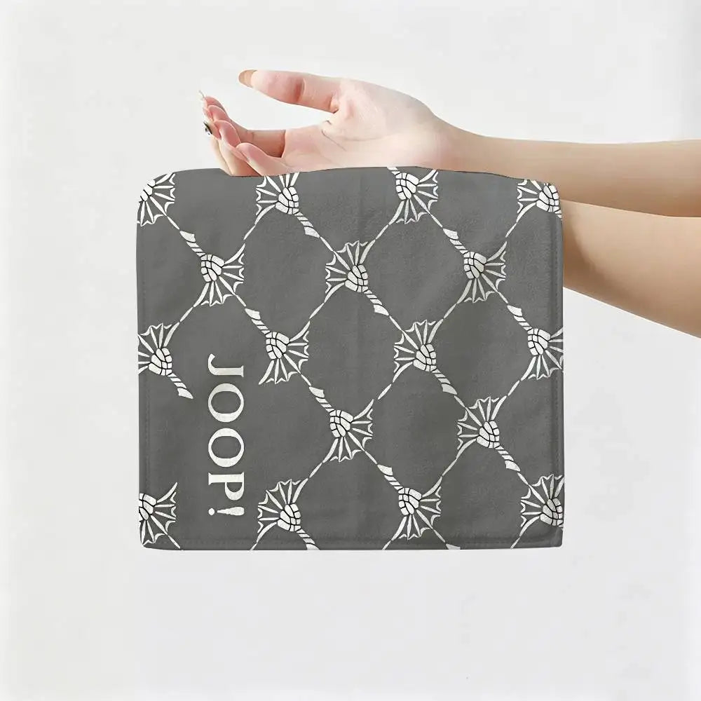 serviette toilette gris motif géométrique moderne crochets salle bain cuisine