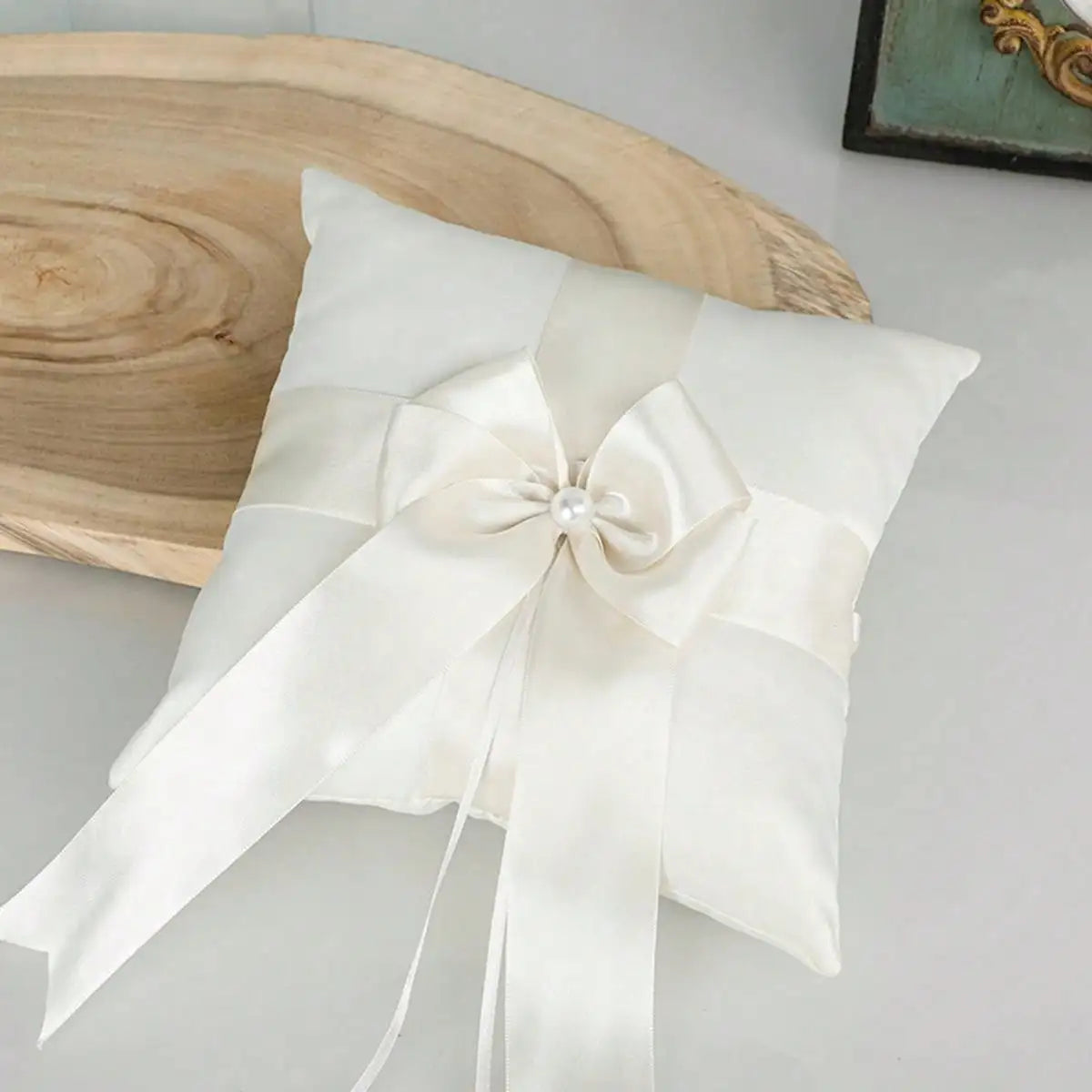 coussin alliance mariage blanc crème satin élégant nœud centre 20cm festive romantique