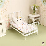 lit miniature classique bois marron clair matelas tête lit tissu uni blanc chambre poupée