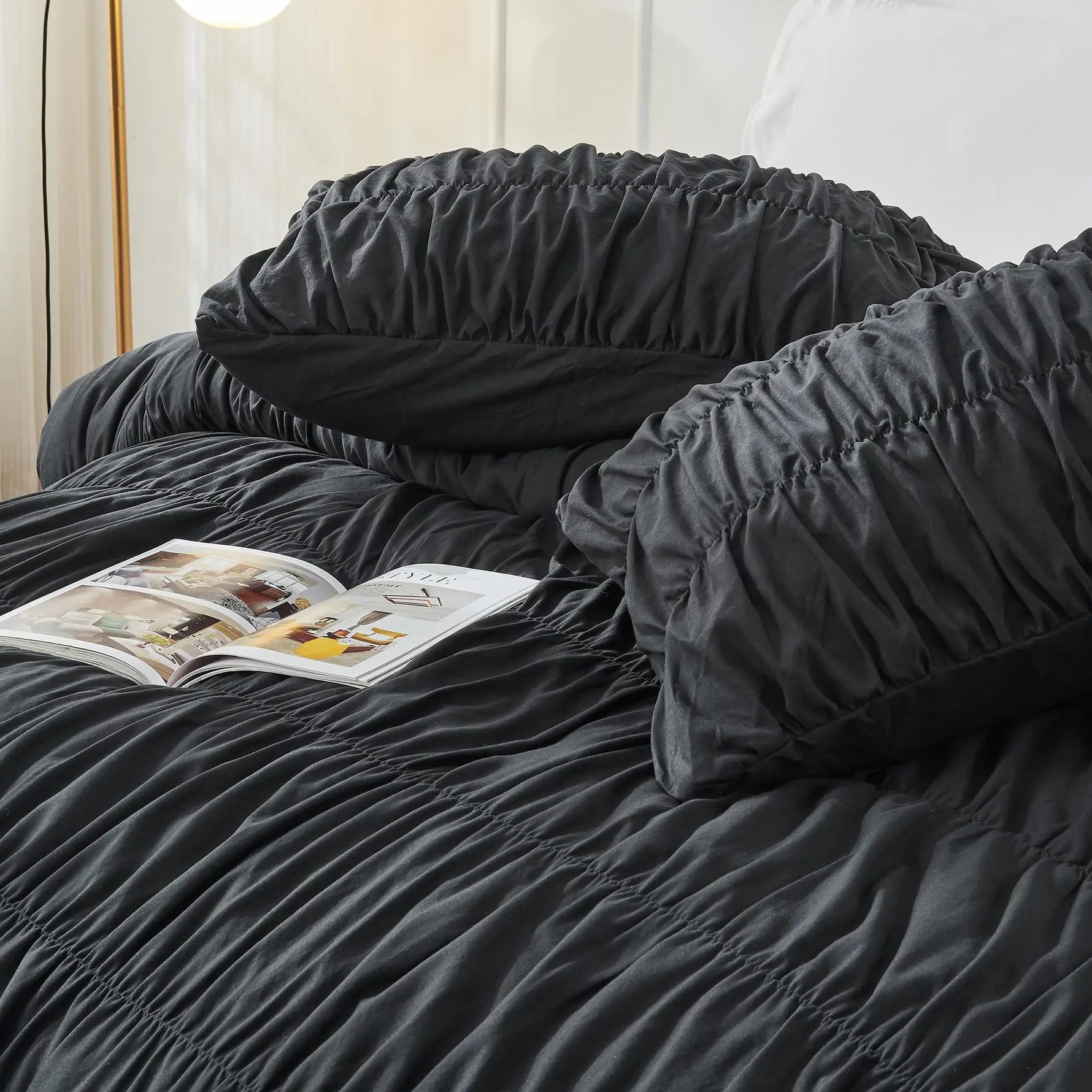 Détail des fronces de la housse de couette noire