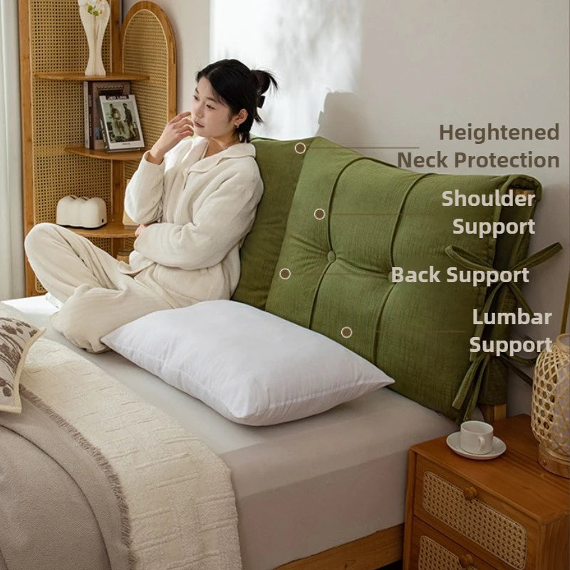 Détail du coussin de tête de lit montrant la texture douce et le remplissage en coton