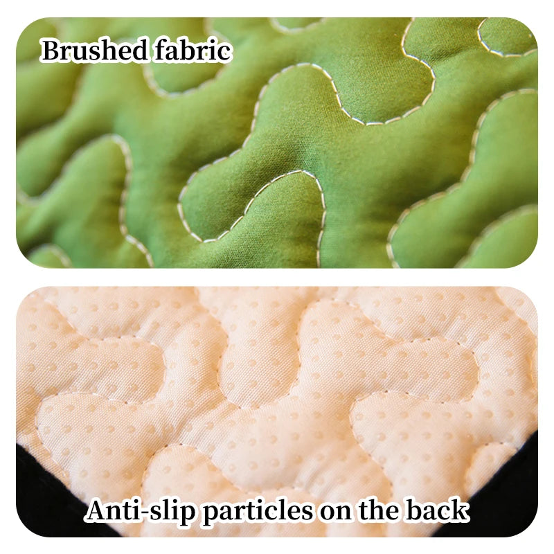 Tissu brossé avec des particules anti-dérapantes à l'arrière.