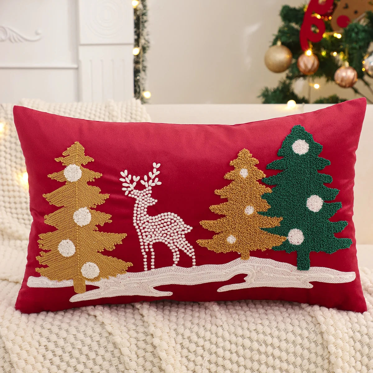 housse coussin brodée sapins dorés boules blanches cerf blanc velours doux hiver décorative lit