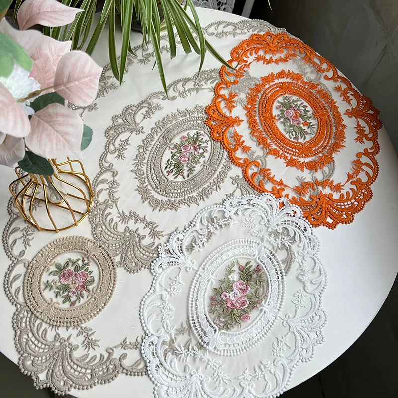 serviettes table blanc broderie florale dentelle classique vintage mariage festivité
