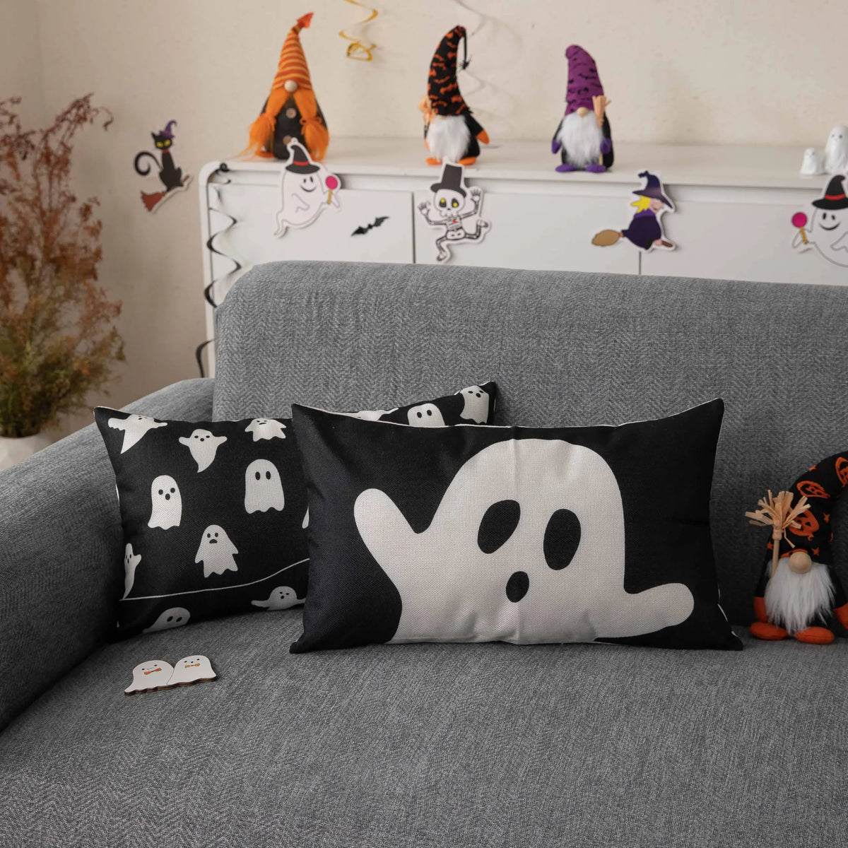 housses d'oreiller fantômes imprimées décoration halloween noires blanches adhésives maison hospitalières