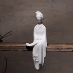 statuette chinoise traditionnelle femme robe longue décoration intérieure blanc classique délicat occasion noël valentin