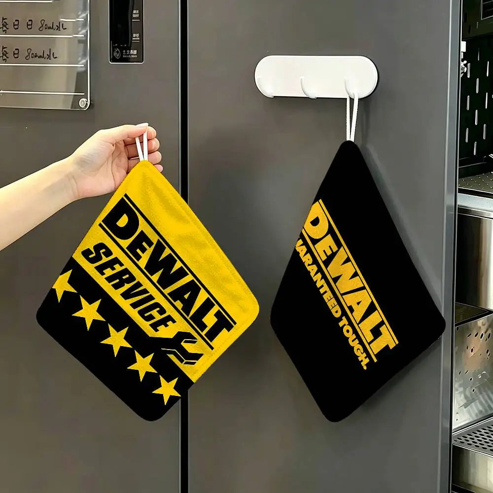 serviette cuisine jaune noir logo dewalt étoiles dorées séchage rapide pratique moderne