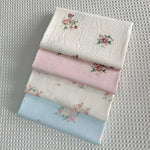 tissu coton blanc rose bleu fleurs vintage romantique biodegradable 160cm