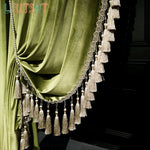 rideau velours vert olive classique pompons fenêtre salon luxe maison