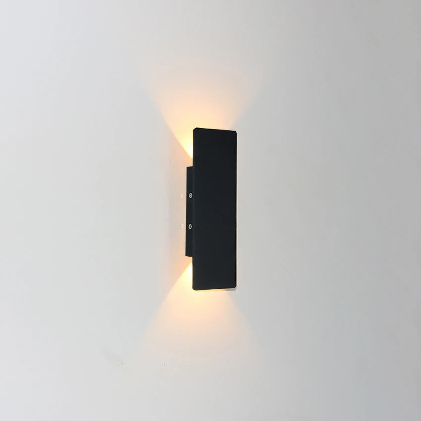 Lampes murales LED modernes noires blanches dorées effet brossé minimaliste fixées mur