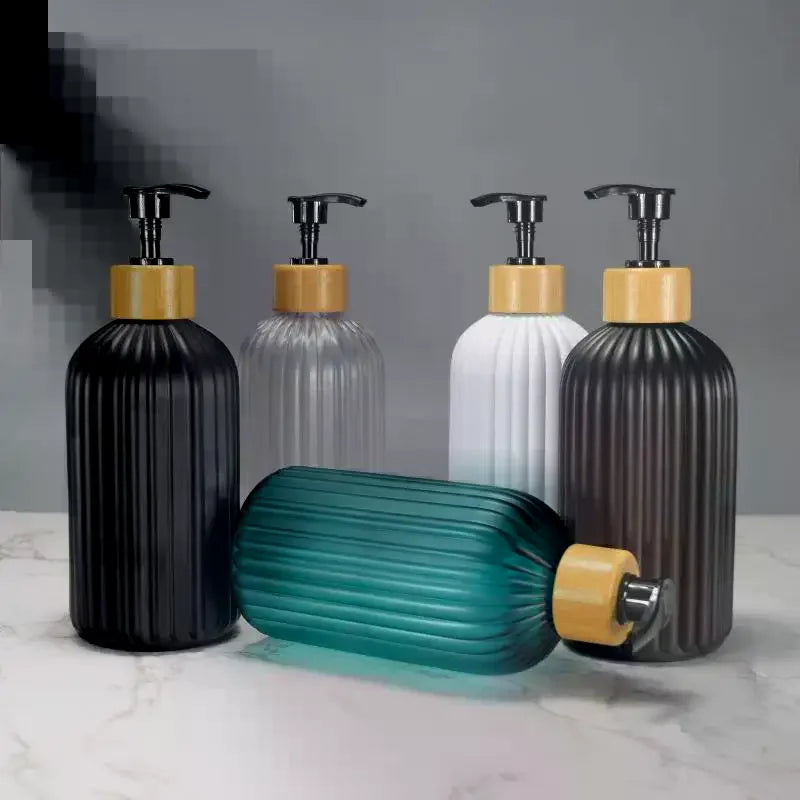 flacons savon liquide noir vert blanc rayures verticales moderne élégant pompe bouchons rechargeables cuisine