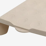 organisateur chaussures étagère rangement minimaliste cintre fer alvéoles circulaires relief blanc beige