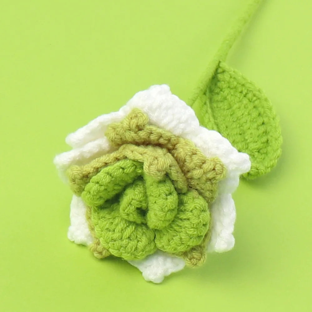 fleurs artificielles tricotées violet rose blanc jaune vert finement crochetées décoration intérieure artisanal