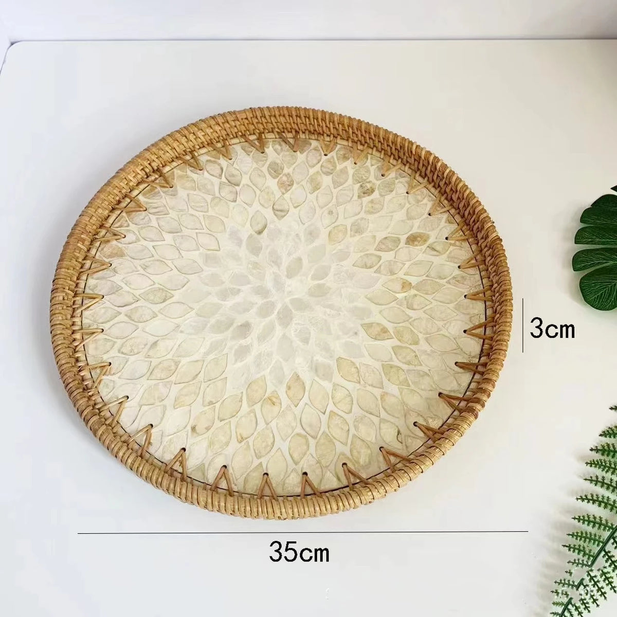 plateau rond rotin coquillages feuilles naturelles décoration boho assiette fruits pain petit déjeuner