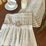 chambranle table vintage dentelle carreaux blanc beige mariage fêteextérieur rusticemode pastoral