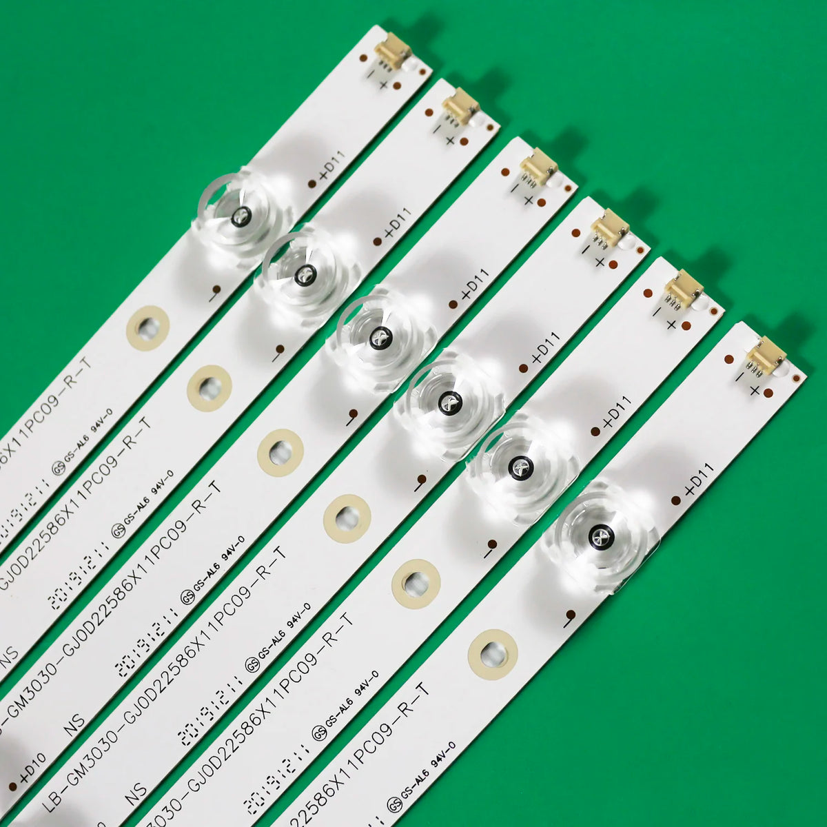 bande lumineuse led blanc moderne connecteurs électriques fixations numéros série imprimés