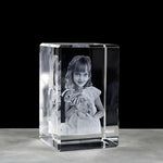 Détail de la gravure 3D sur cube de cristal avec image personnalisée