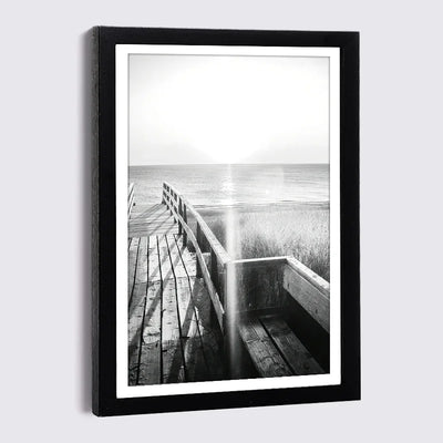 Cadre photo nordique en bois noir avec impression toile sur mur blanc