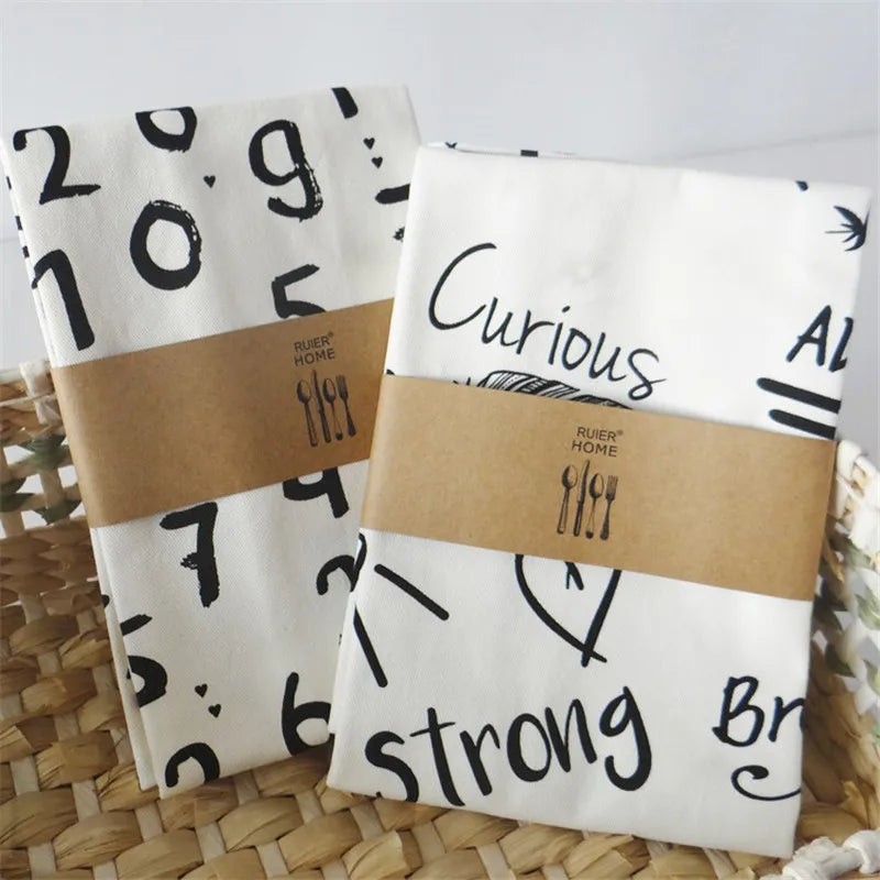 serviettes coton noir blanc moderne numéros lettres coeurs plumes phrases