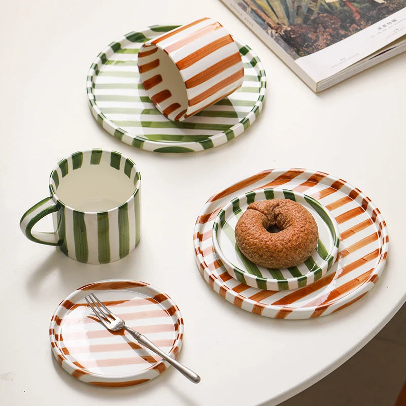 tasse céramique rayées vert blanc moderne assiettes dessert petit déjeuner thé