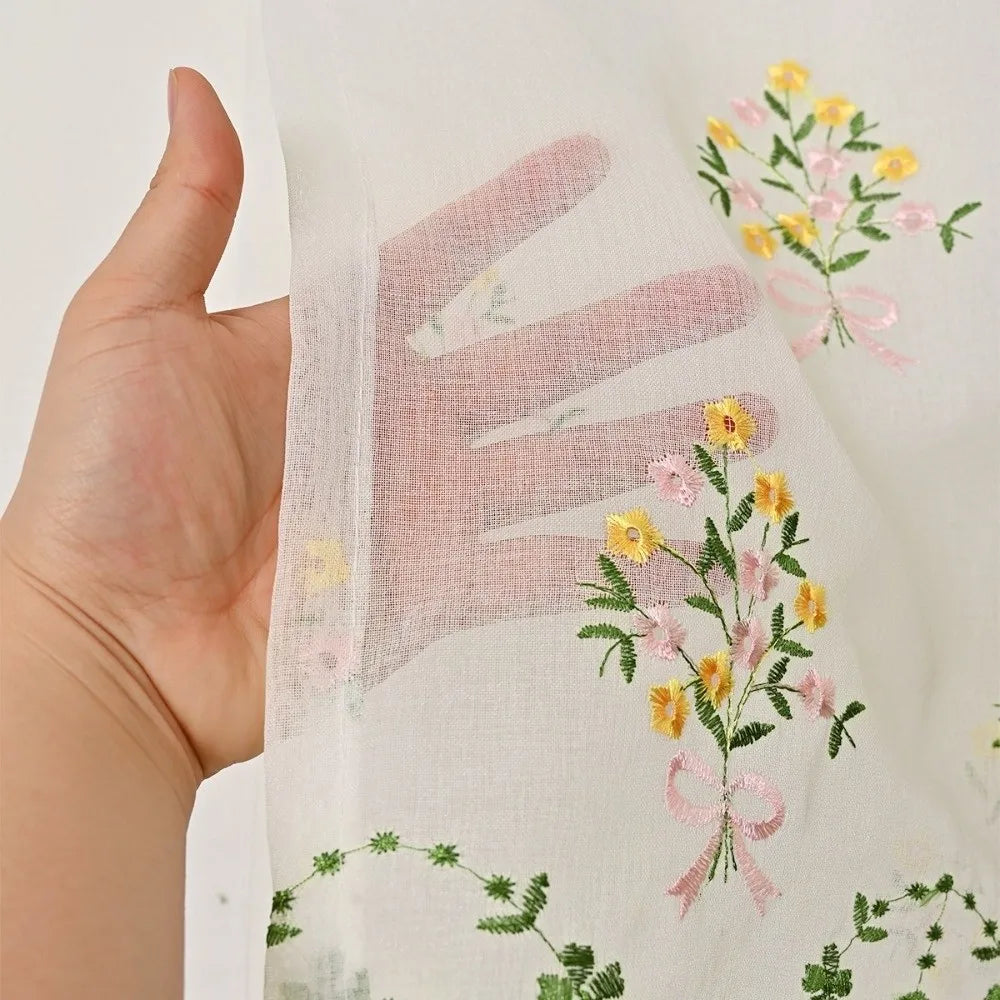 rideau blanc brodé fleurs semi transparent classique anneaux vert rose jaune beige
