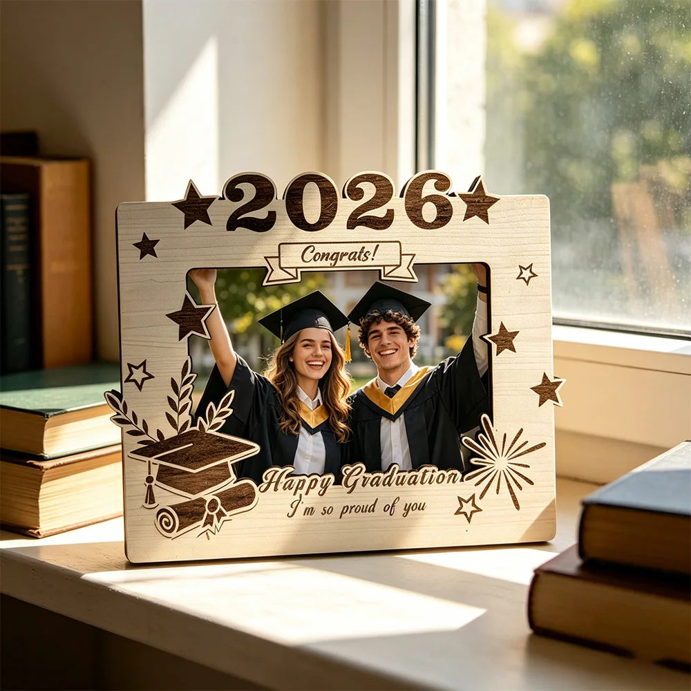 cadre photo bois gravé graduation 2026 casquette livre étoile opaque posable