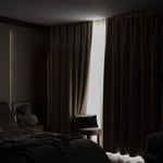 Rideaux occultants pour chambre à coucher, blocs de lumière pour un sommeil optimal, idéal pour une décoration moderne et élégante. Parfaits pour créer une ambiance intime et confortable, ces rideaux ajoutent une touche de sophistication à tout intérieur.