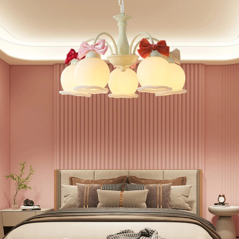 chandelier suspension vert pâle rubans roses abat jour translucides chambre enfant romantique