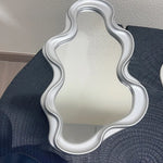 miroir moderne blanc noir or rose cadre ondulé intérieur décoration chambre salon