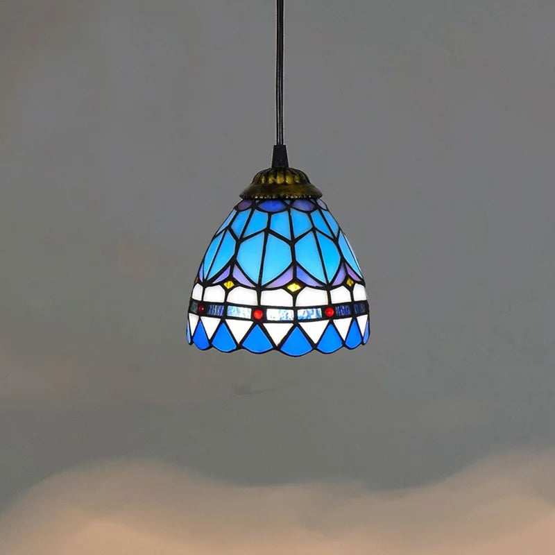 lampe suspendue tiffany multicolore motifs floraux stained glass couloir restaurant étude balcon