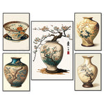 Cette image présente une collection de vases et de bols décorés avec des motifs floraux et botaniques typiques de l'art traditionnel japonais.