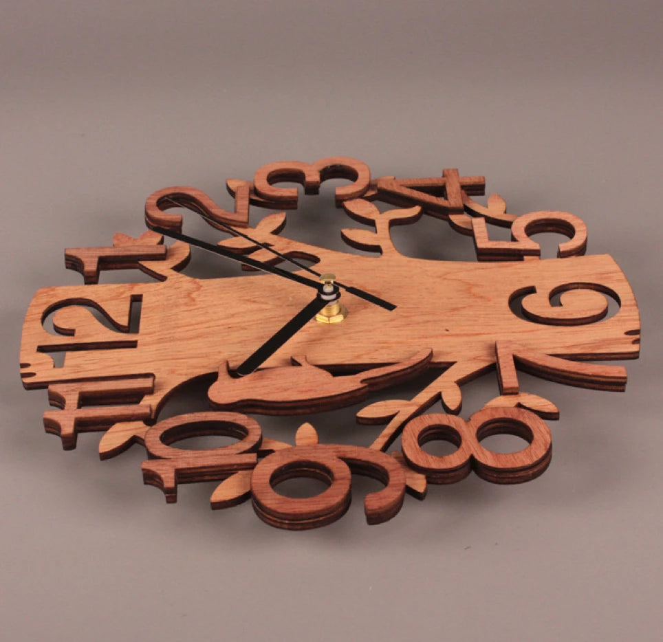 horloge murale bois arbre moderne aiguilles noires chiffres originaux élégante décoration mur opaque
