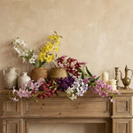 décoration intérieure moderne bouquet artificiel fleurs variées blanc rose jaune violet réaliste