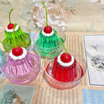 décoration anniversaire pots gel coloré crème fouettée cerises verre vintage transparent rose