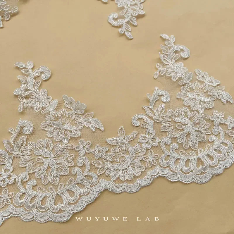 dentelle blanche floral 17cm large broderie fine tissu polyester opaque mariage