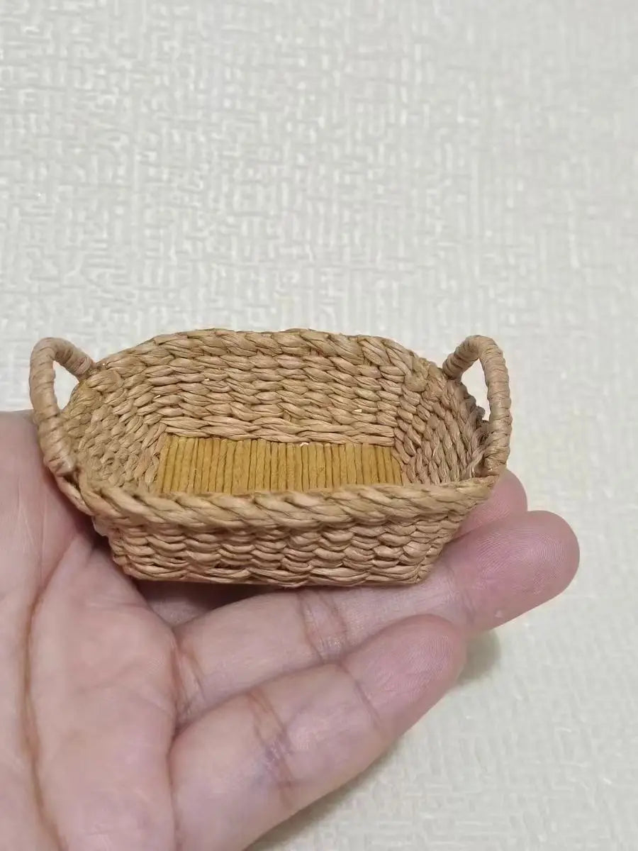 miniature panier osier rustique accessoires maison poupée décoration rangement paille naturel artisanal