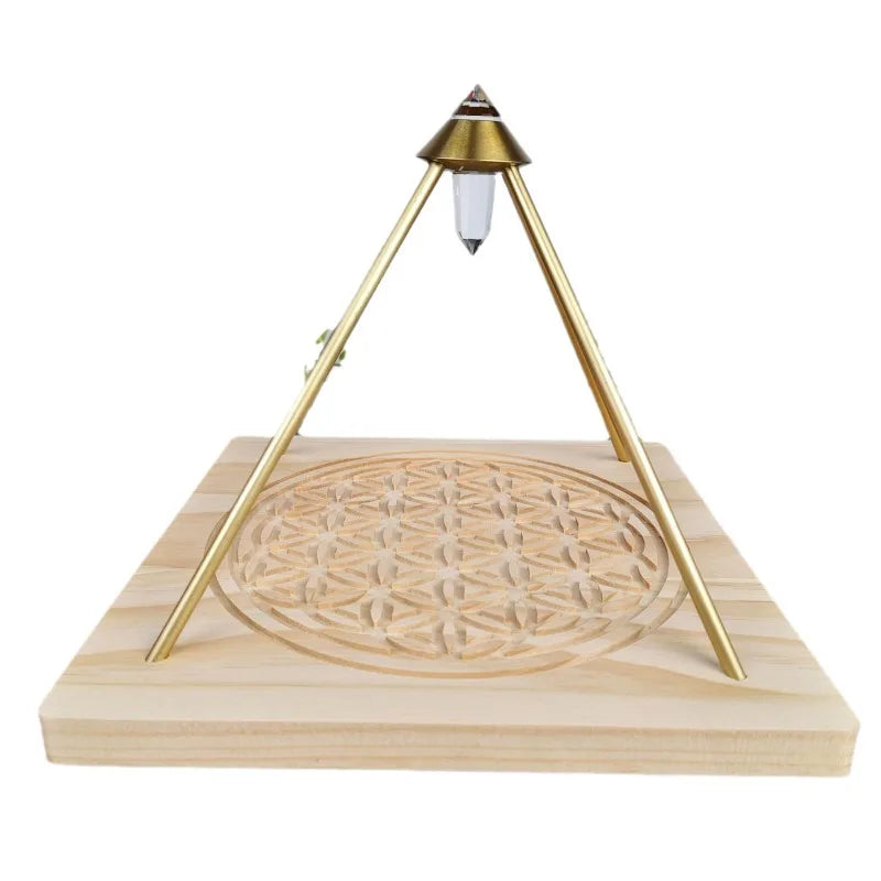 pyramide décorative cristal or bois pierres semi précieuses minimaliste gravures géométriques