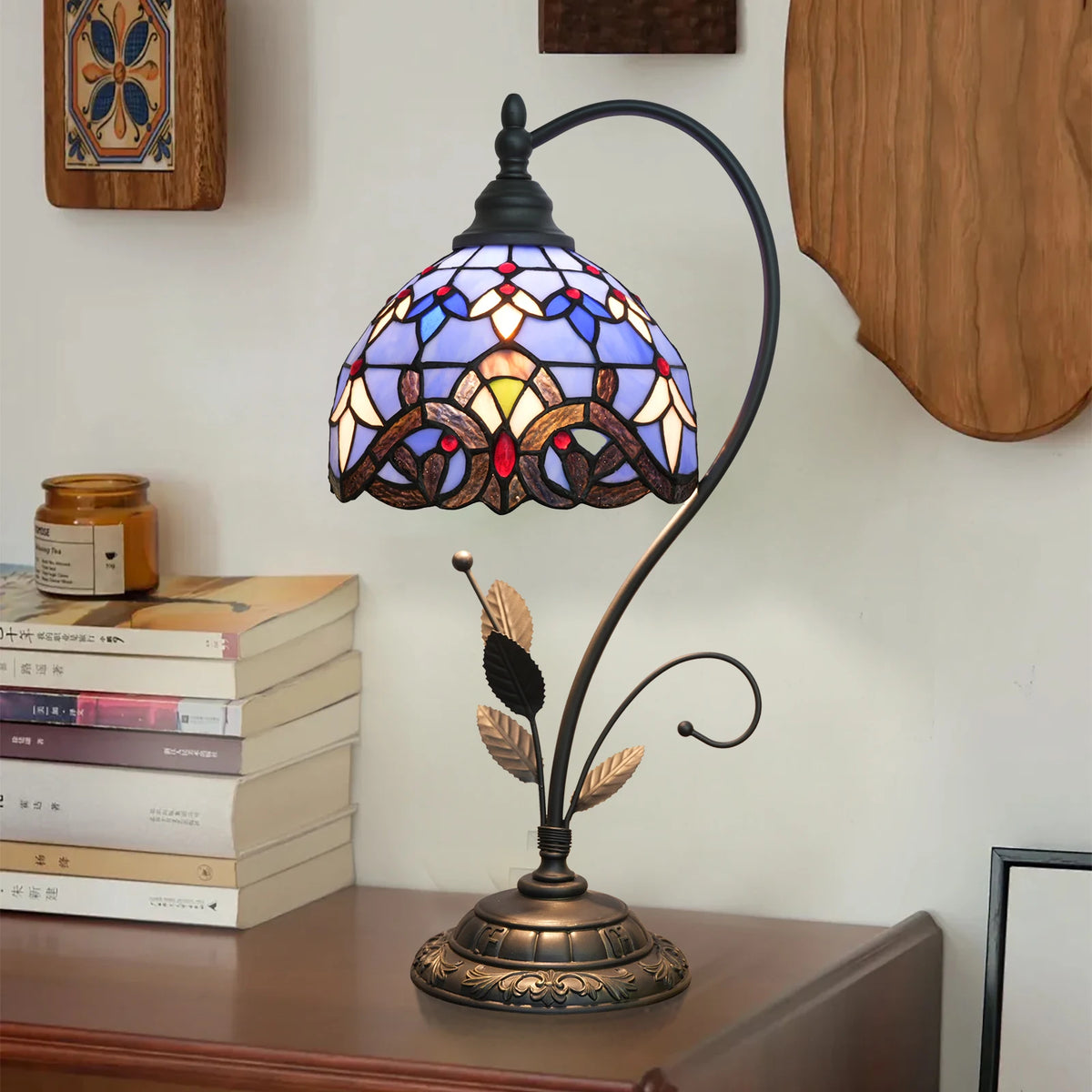 lampe table art nouveau tiffany bleu blanc rouge motifs floraux vitrail opacité interrupteur poussoir