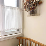 rideaux blancs pompons plis verticaux translucides decoratifs fleurs artificielles deco murale chambre hospitalière