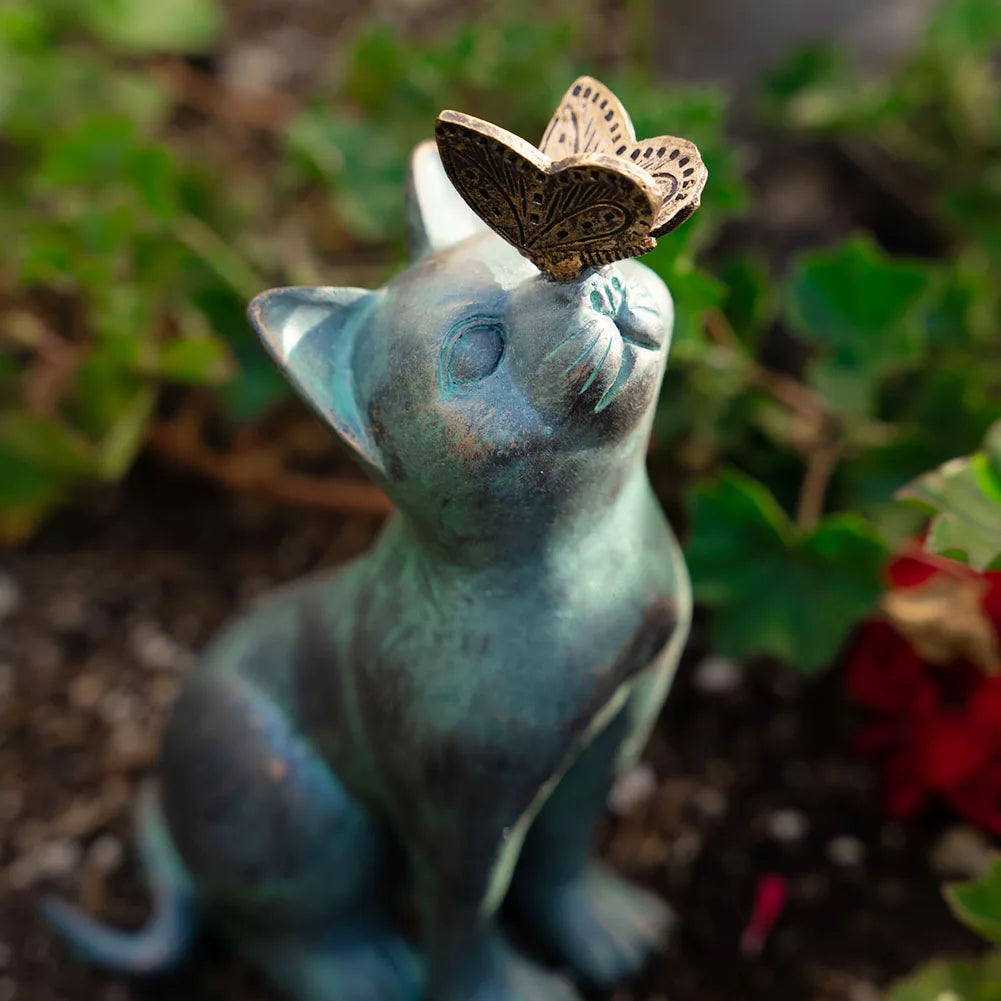 statue decorative chat papillon vert bronze marron resine patio jardin animalier texturé patine