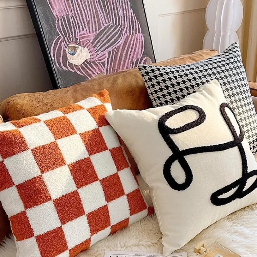 housse coussin décorative polyester coton blanc noir motif carreaux contemporain respectueux environnement maison hospitalière