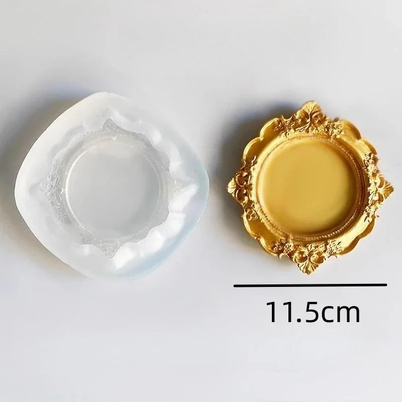 porte bijoux silicone ornements floraux classique baroque colliers or pierres noires blanc