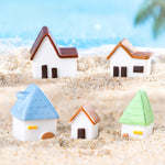 décoration miniatures maison blanc brun bleu vert orange toits vagues minimaliste cartoon like