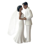 figurines mariés gâteau mariage blanc peau foncée texture lisse voile transparent classique