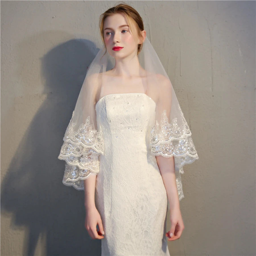voile mariée deux couches dentelle motifs floraux robe blanche transparente romantique élégant sequins argentés