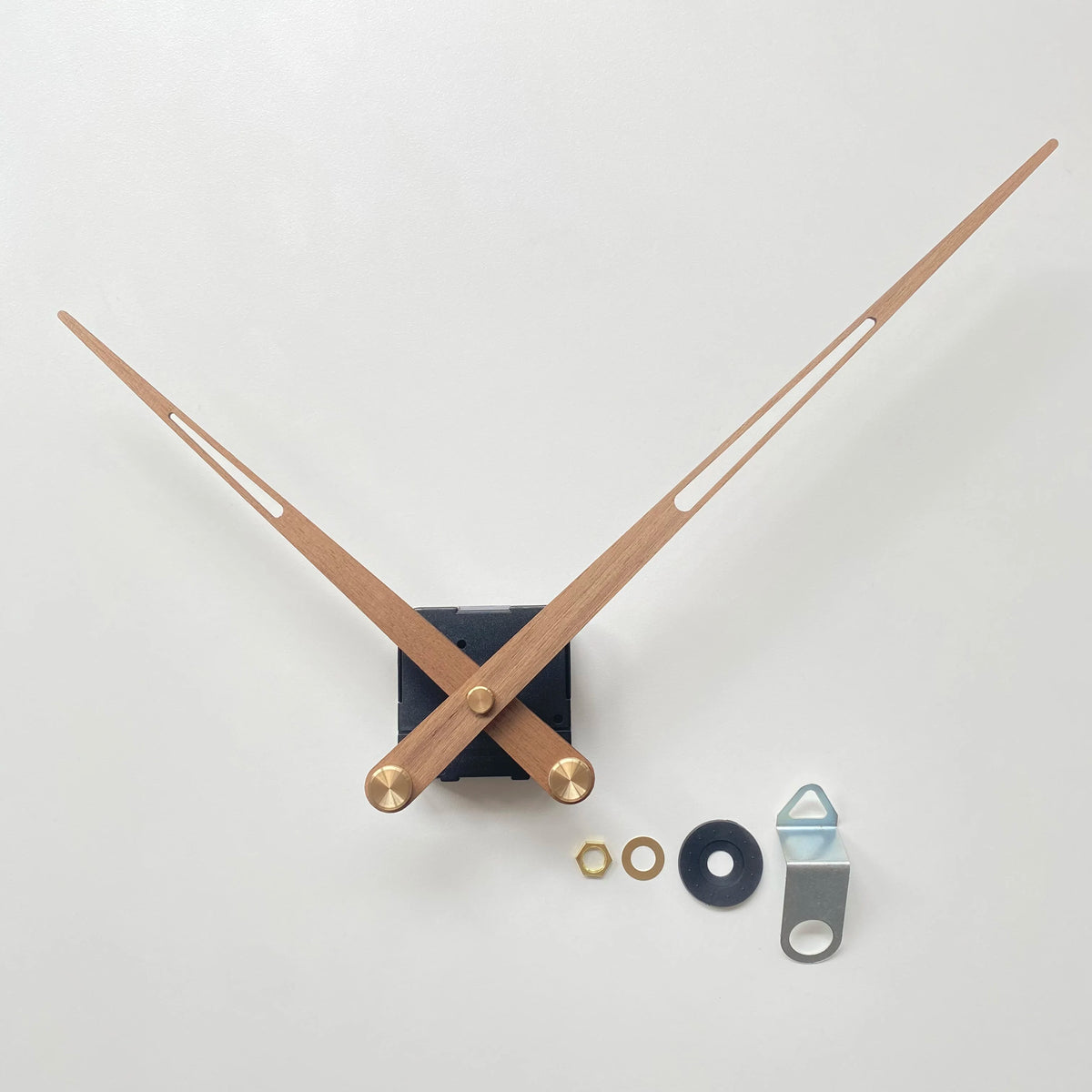 horloge murale bois moderne 175mm 245mm noir doré aiguilles géantes quartz minimaliste