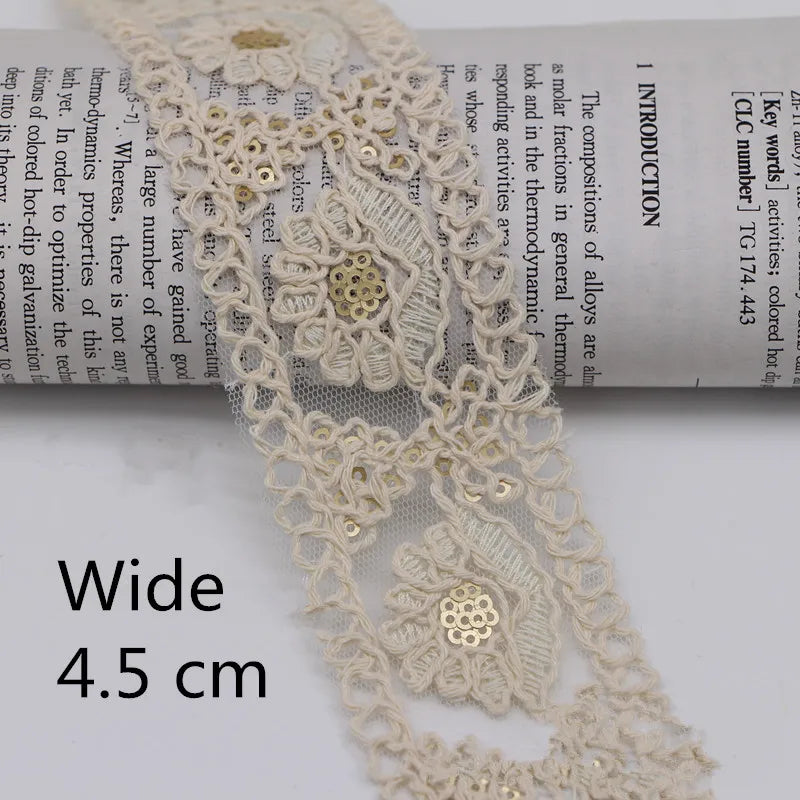 ruban dentelle ornements floraux sequins dorés beige clair classique élégant 4.5cm polyester