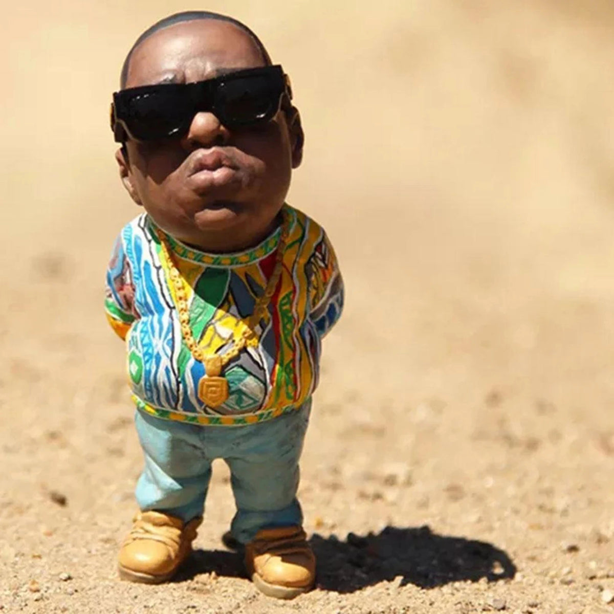 statue résine figurine tupac biggie pop art multicolore bandana tatouages chaîne dorée lunettes soleil