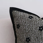 housse coussin polyester motif fleurs noir fond gris nordic contemporain adhésif décoration maison voiture