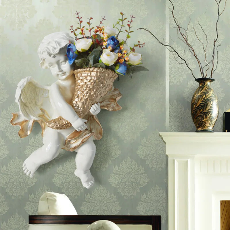 statues d'anges blancs vase mural ornements dorés classiques baroques paniers osier